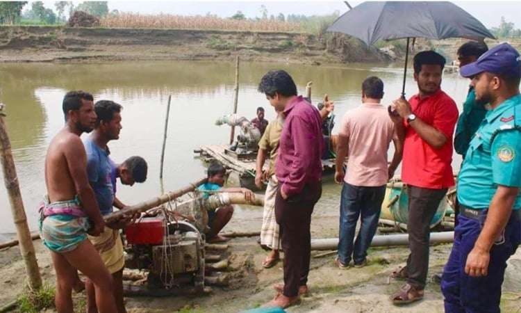 রংপুরে নদ-নদী থেকে বালু উত্তোলন বন্ধে কঠোর অবস্থানে প্রশাসন